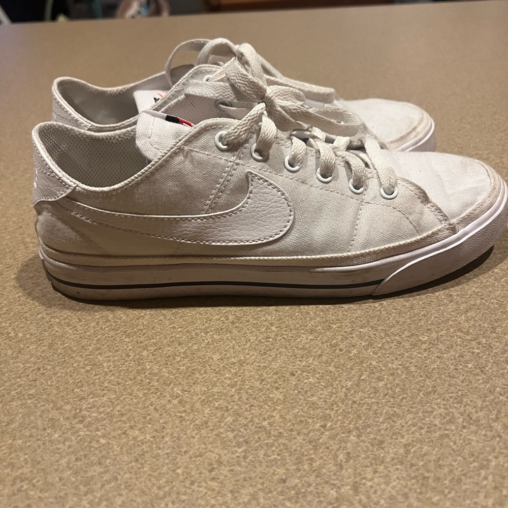 Nike women’s court canvas shoe